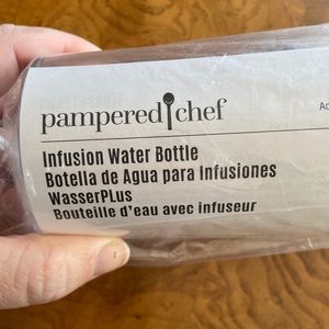 Pampered chef infusion water bottle